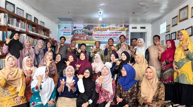 Melihat Dampak Bantuan Literasi, Kepala Badan Bahasa Sambangi Rumah Baca Anak Nagari Melihat Dampak Bantuan Literasi, Kepala Badan Bahasa Sambangi Rumah Baca Anak Nagari